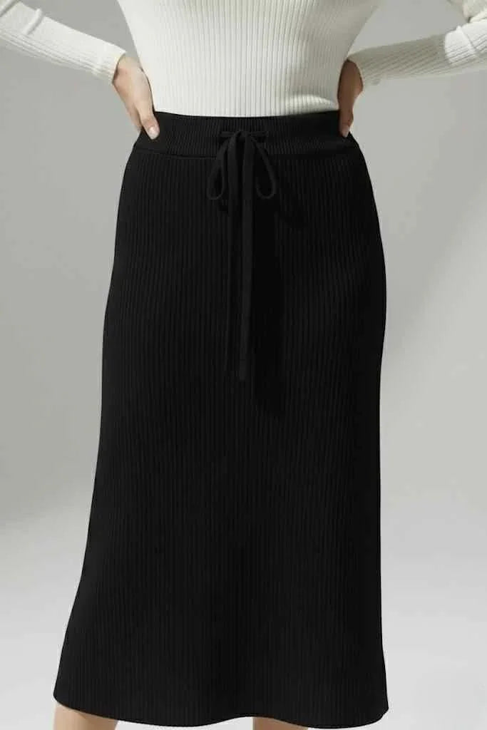 LISA BLACK RIBBED SKIRT