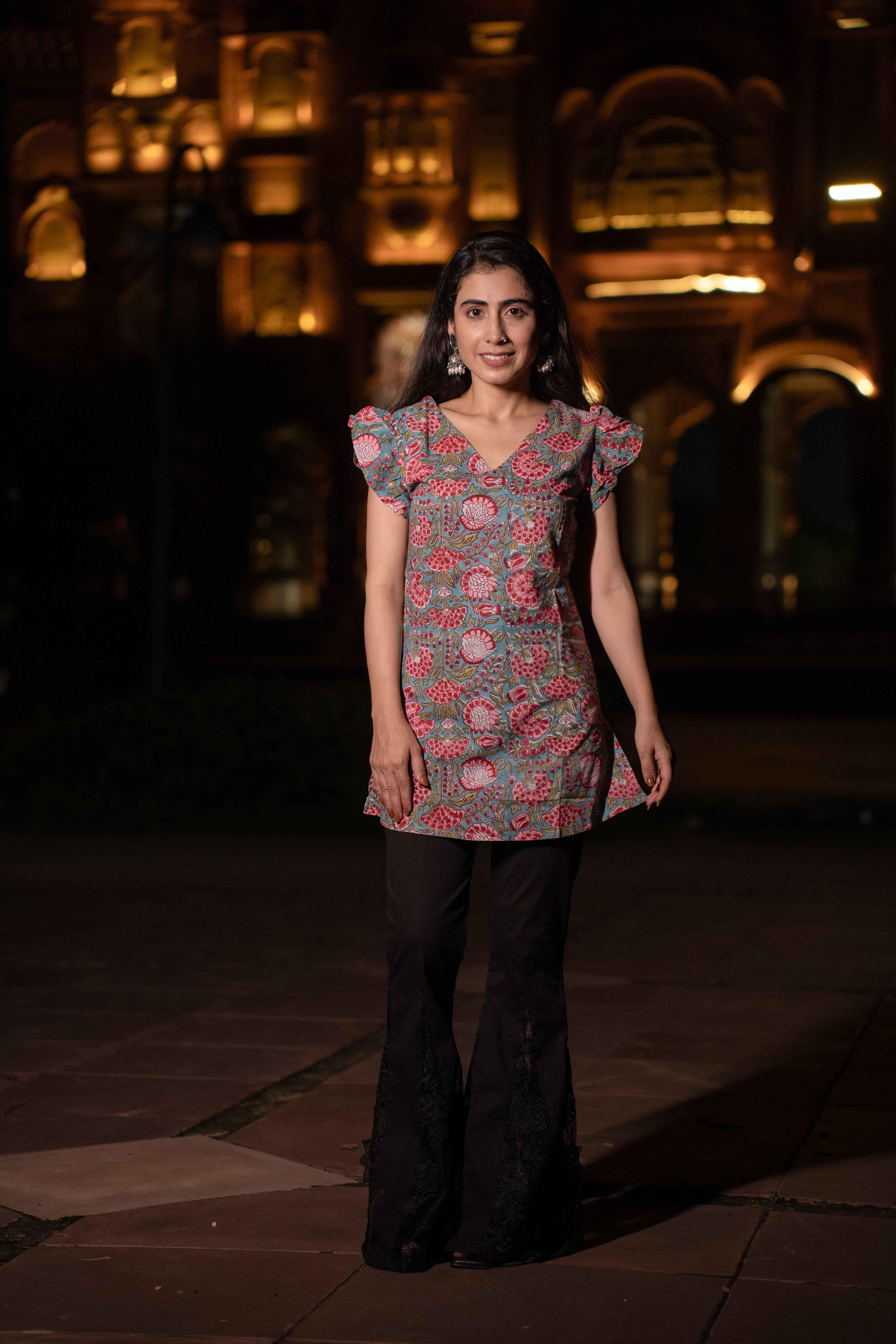 Roop v neck short kurti - POP NAARI