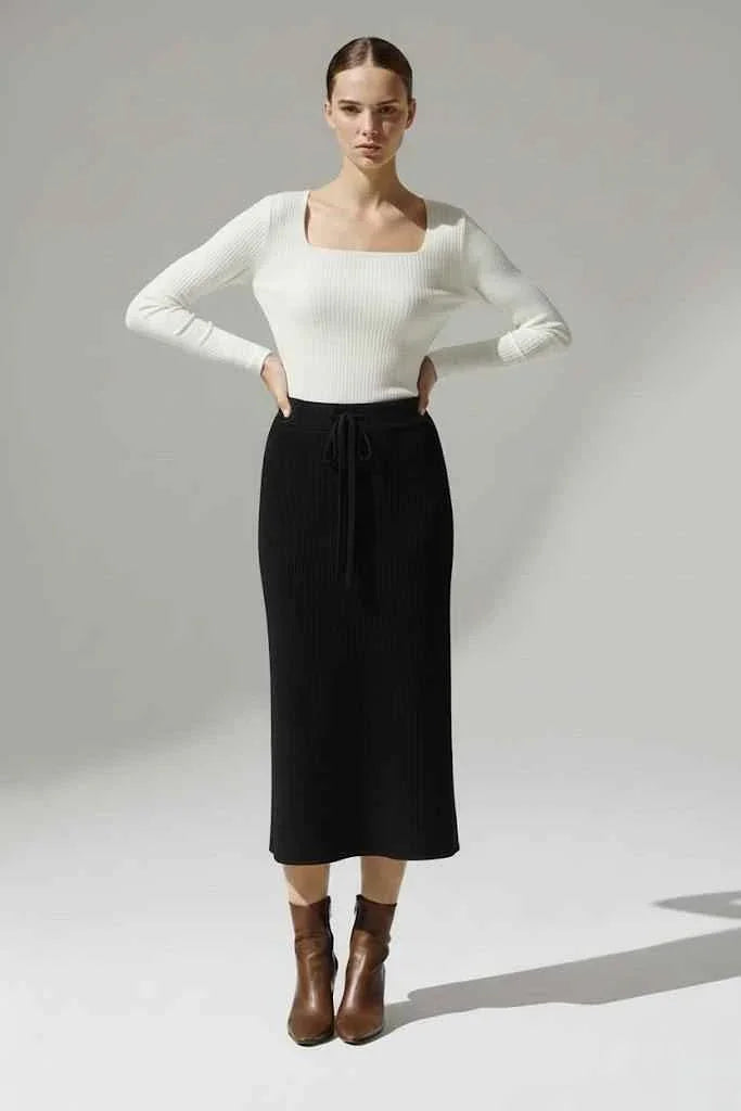 LISA BLACK RIBBED SKIRT