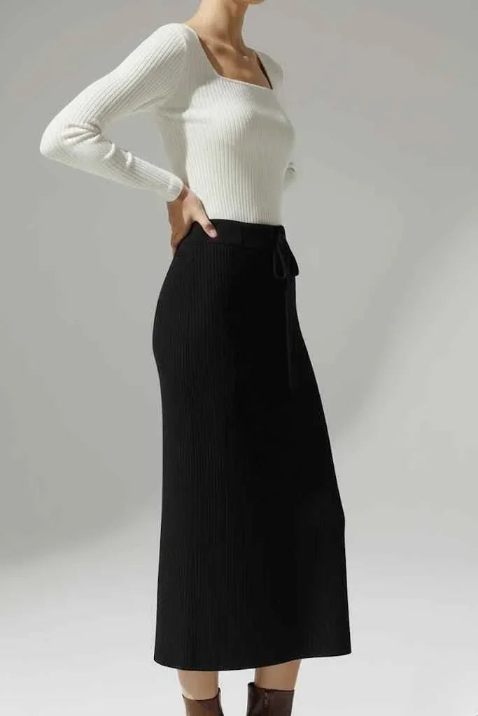 LISA BLACK RIBBED SKIRT